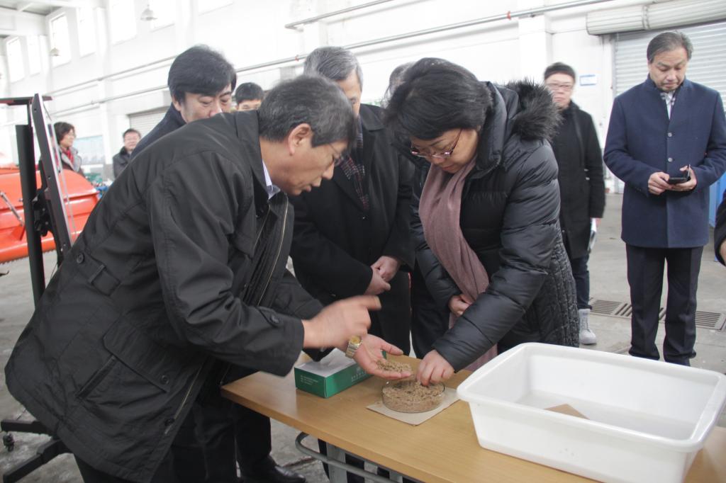 院长陈海涛汇报工作