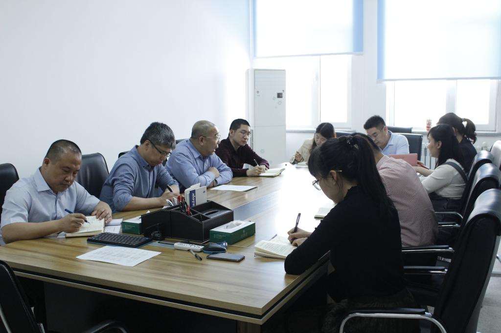 新葡的京集团3512vip党委书记黄步海、党委副书记李晓书及全体辅导员参加会议